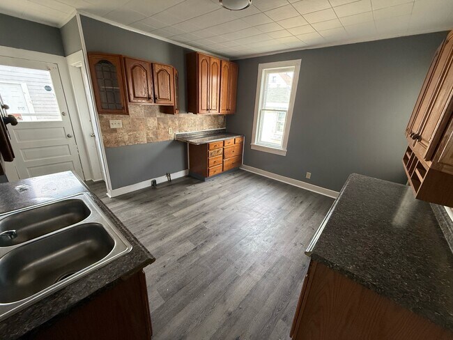 Building Photo - 1507 Stark Ave SW