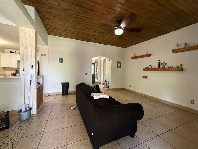 Building Photo - Unique single-story home for lease in the ...