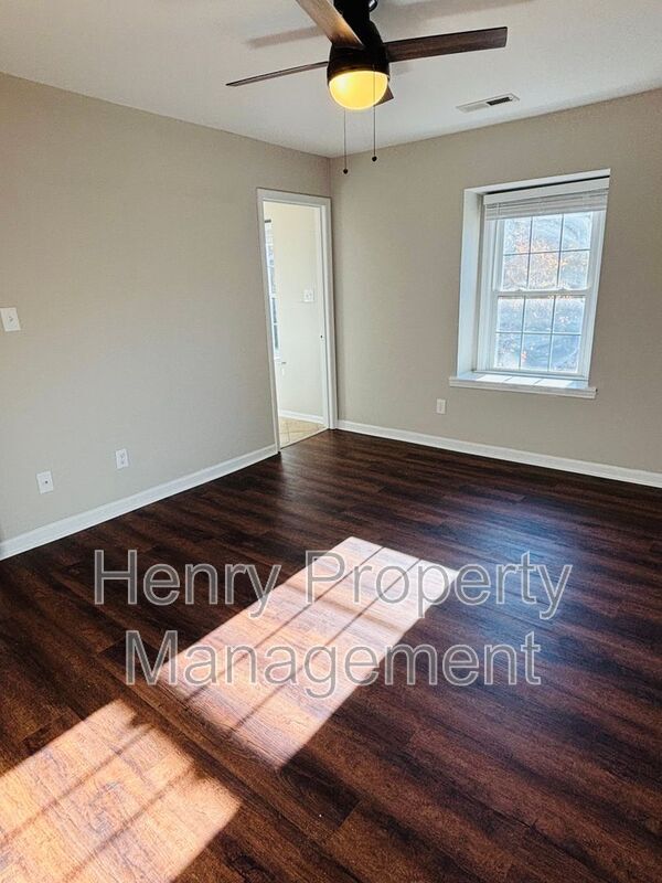 Building Photo - 903 Hampshire Ct