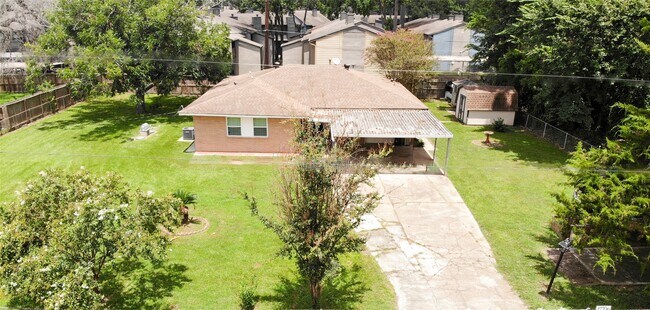 Building Photo - 17706 Wild Oak Dr