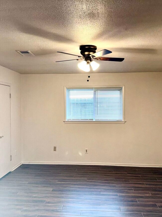 Building Photo - 16354 Villaret Dr