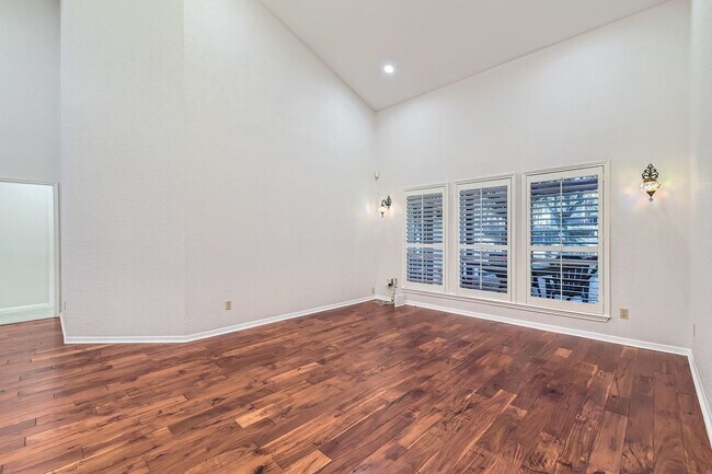 Building Photo - 6428 Old Harbor Ln