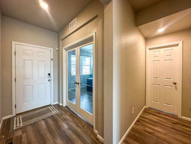 Building Photo - Almost Brand New Meadowlark 4bd 3.5ba home