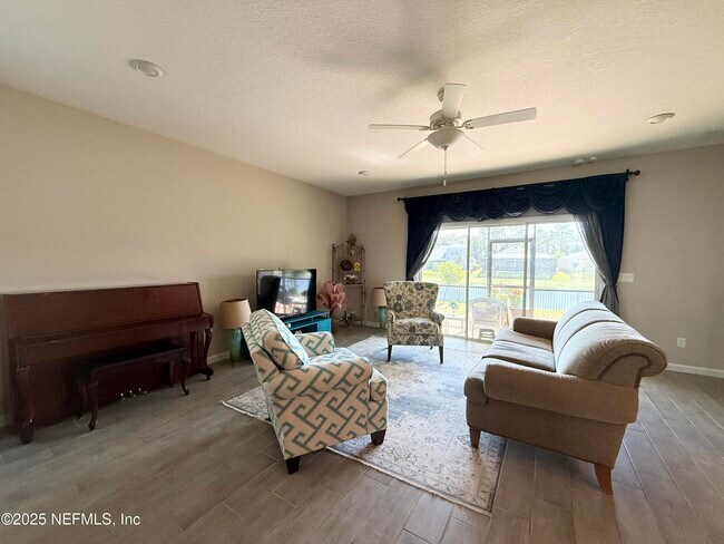 Building Photo - 141 Ren Wy