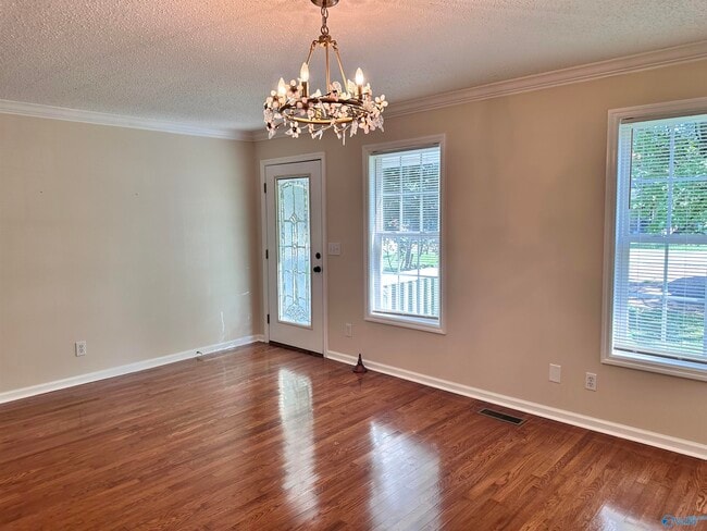 Building Photo - 1305 McCullough Ave NE