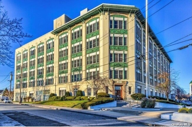 Building Photo - 1 Landmark Sq