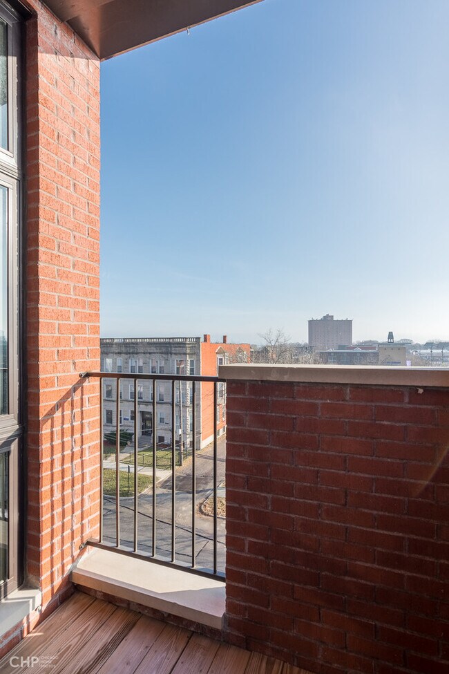 Building Photo - 4226 S Ellis Ave