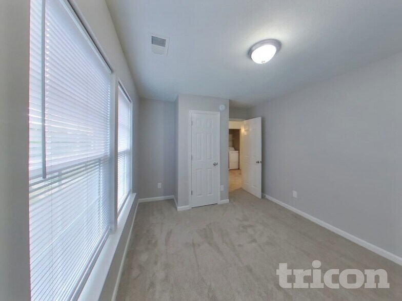 Building Photo - 321 Lingonberry Dr