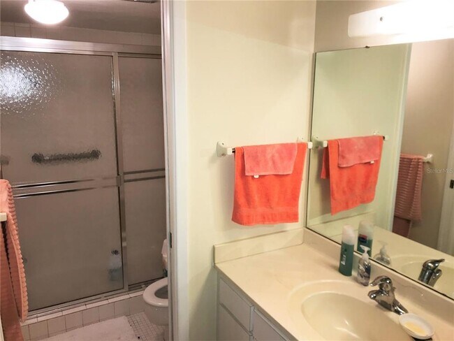 Building Photo - 6028 Oak Creek Ln