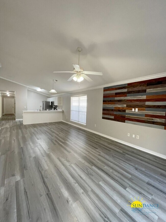 Building Photo - Charming 3 Bedrooms Home in Shalimar!