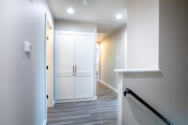 Building Photo - 2011 Malvern Hill Dr