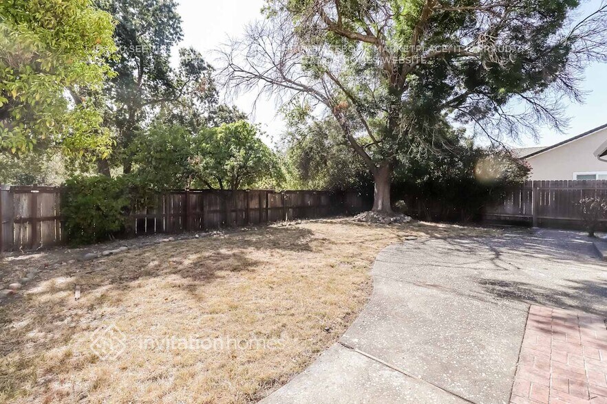 Building Photo - 2954 Redwood Dr