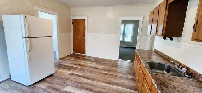 Building Photo - 436 School St