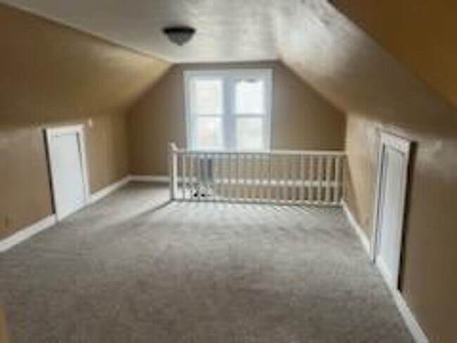 Building Photo - Adorable 3 Bedroom Home