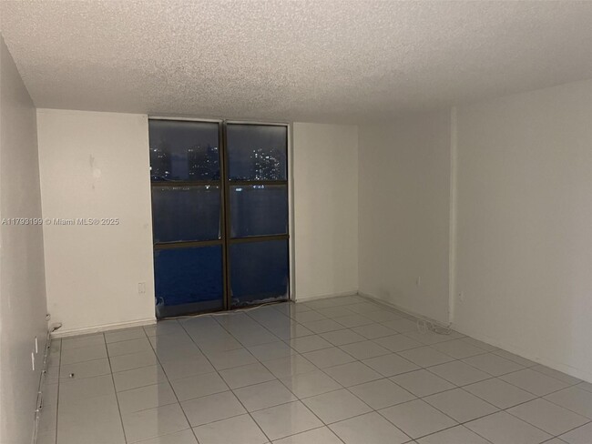 Building Photo - 17600 N Bay Rd