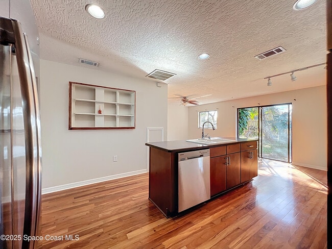 Building Photo - 640 Casa Grande Dr