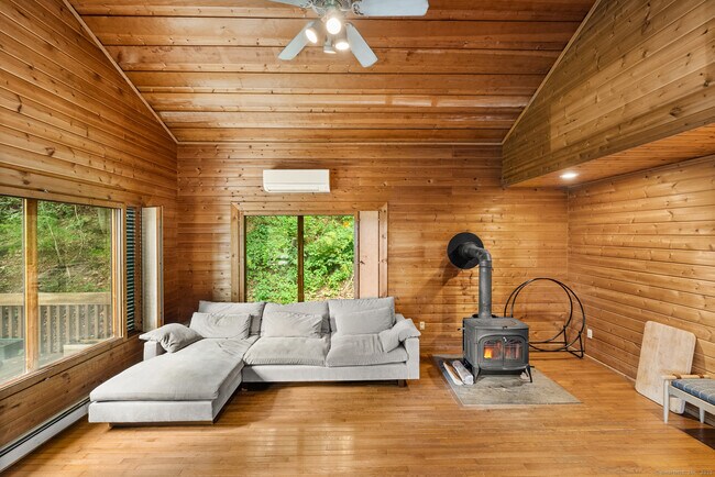 Building Photo - 281 Nettleton Hollow Rd