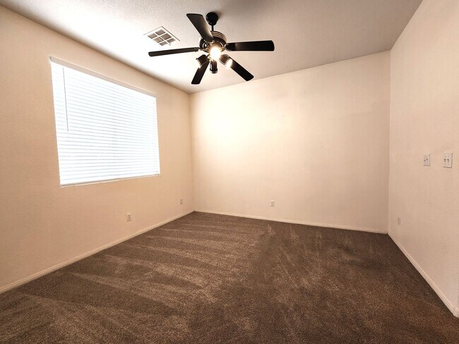 Building Photo - Silverado Ranch Single Story | 2 Bed | 2 Bath | 2-Car Garage