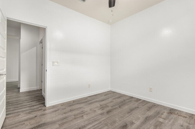 Building Photo - 1035 Carlsbad Dr