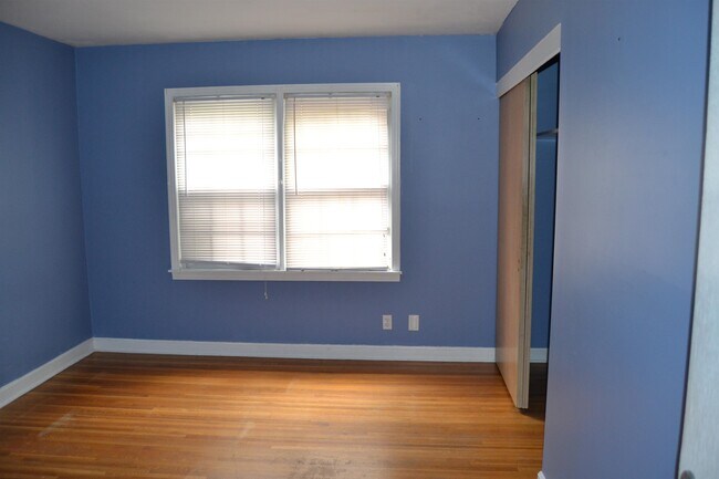 Building Photo - 1606 Sterling Dr