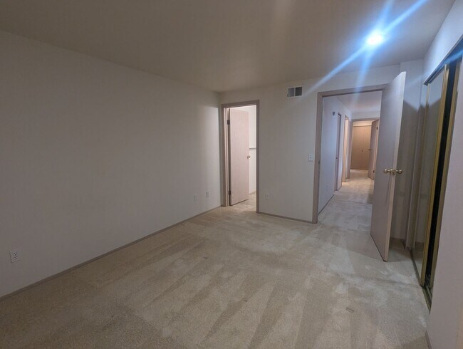 Building Photo - 3-Bedroom Silverdale Ridgetop near Island Lake.