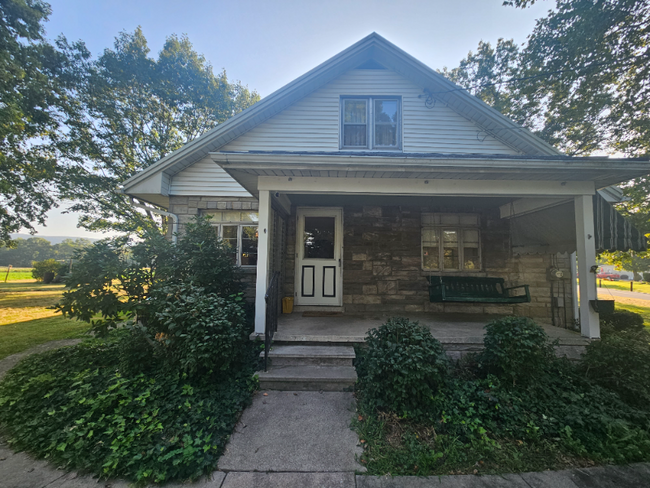 Building Photo - 1931 Schubert Rd