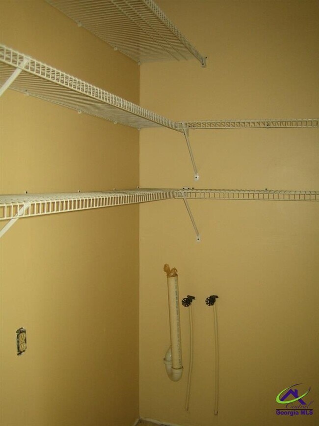 Building Photo - 5 Hampton Square