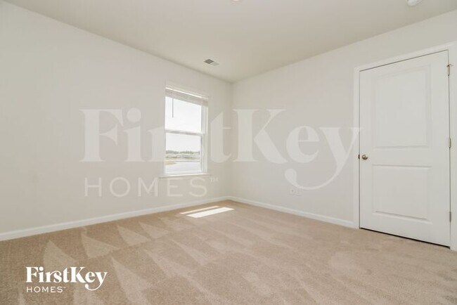 Building Photo - 385 Azore Way