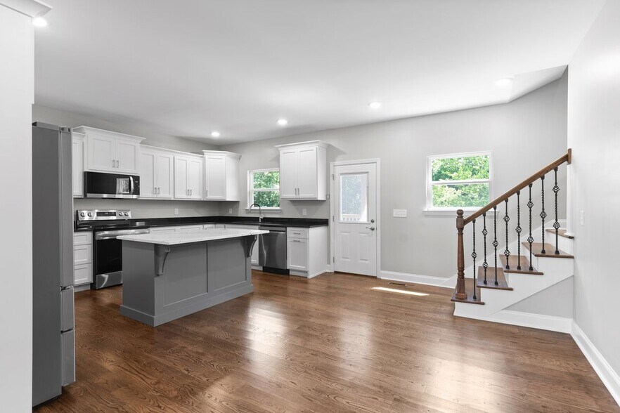 Building Photo - 611 Sunset Valley Dr