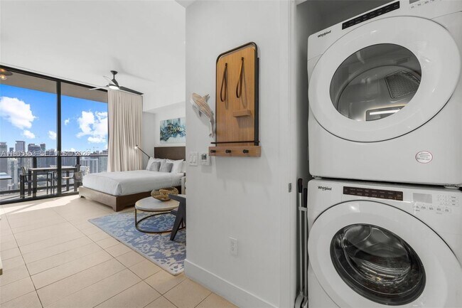 Building Photo - 159 NE 6th St