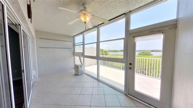 Building Photo - 6495 Shoreline Dr