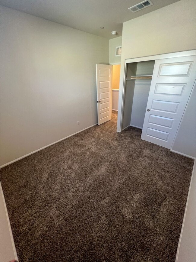 Building Photo - Brand new Condo with SOLAR for LEASE in Te...
