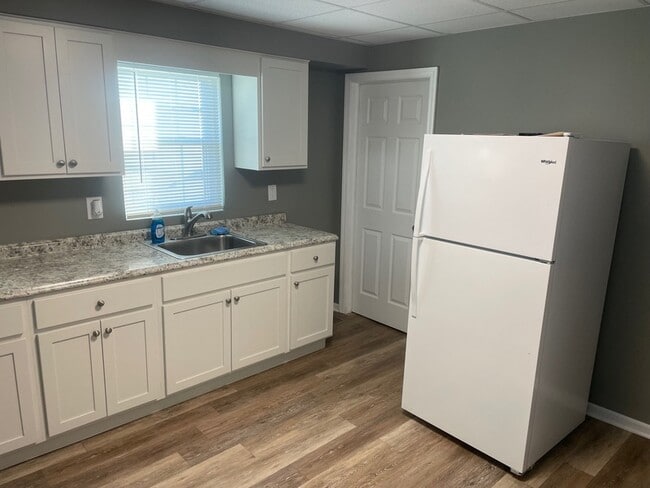 Building Photo - 900 11th St