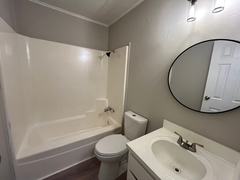 Building Photo - 5901 Leone Dr W