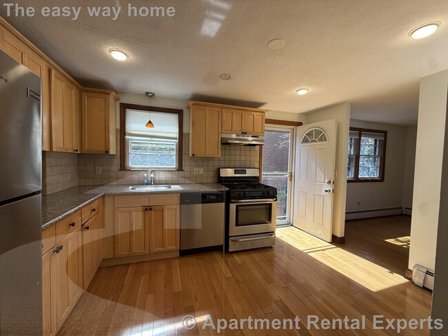 Building Photo - 24 Saville St