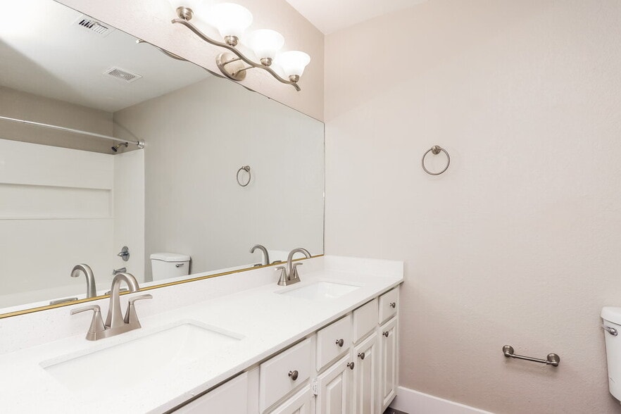 Building Photo - 333 Santa Monica Dr