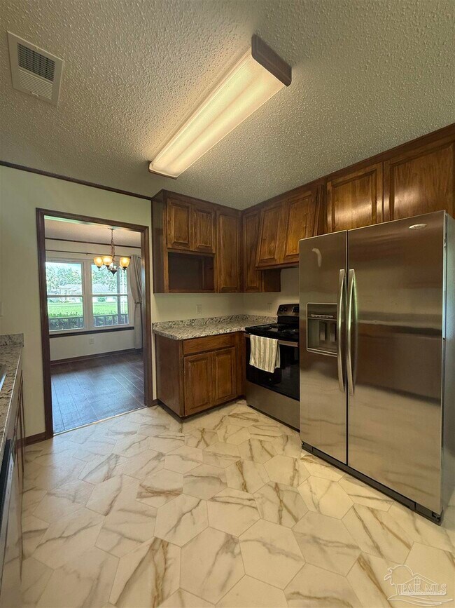 Building Photo - 6200 Jays Way