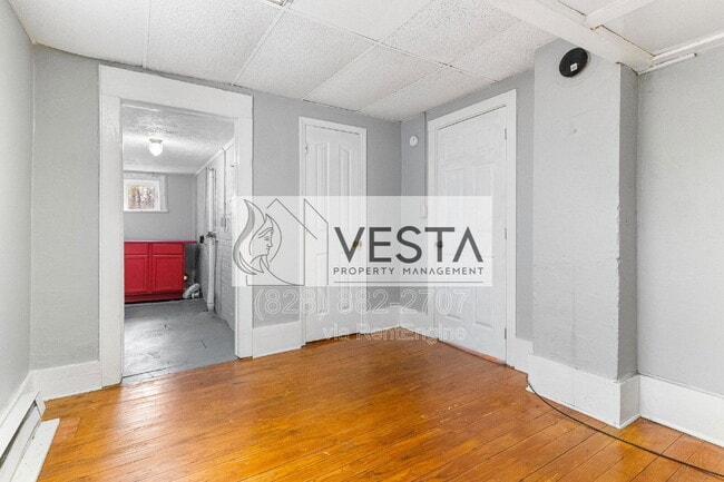 Building Photo - 71 Hillside St