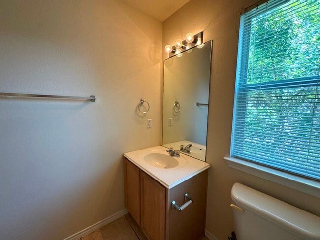 Building Photo - 251 Utterback