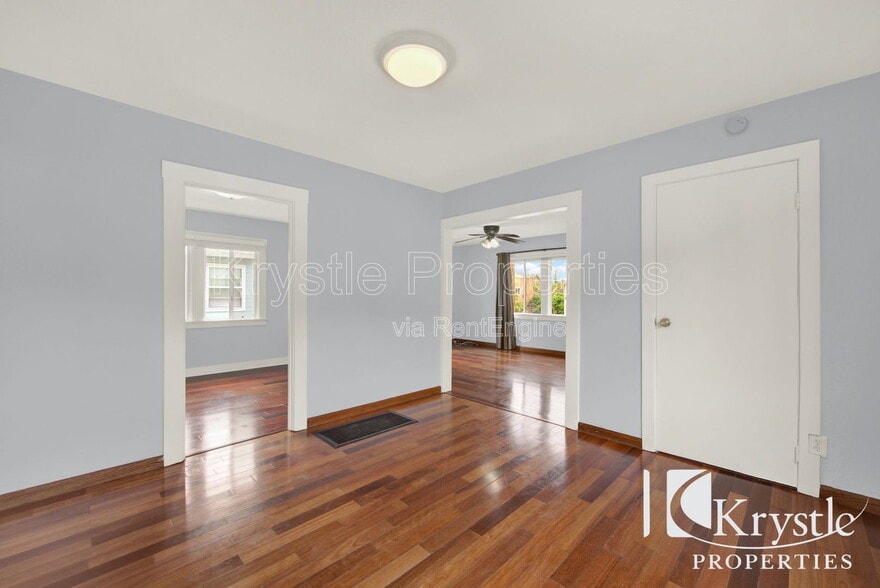 Building Photo - 153 Vaqueros Ave