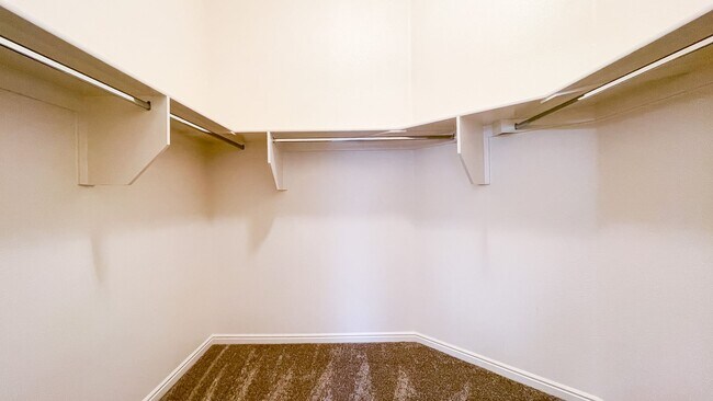 Building Photo - 4 Bedroom Treasure Valley Home Near Crimson High School