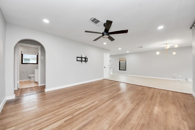 Building Photo - 4821 Viking Dr