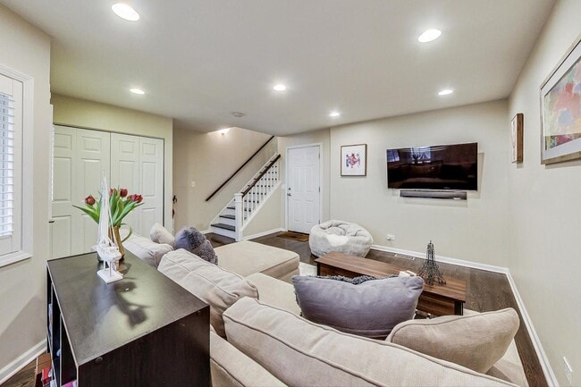 Building Photo - 1351 W Altgeld St