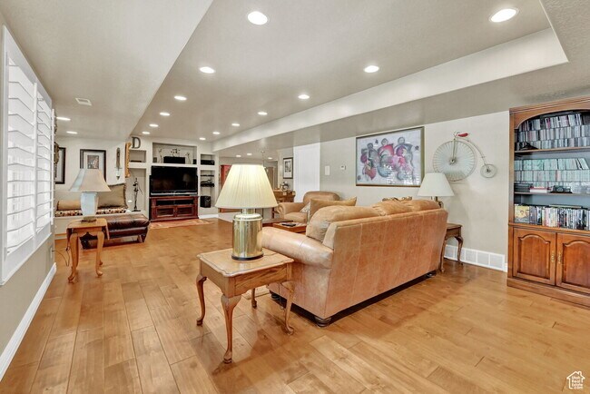Building Photo - "Charming 3-Bed Oasis with Granite Touch & Hardwood Elegance in Ogden – 2480 Sq. Ft. of Comfort!"