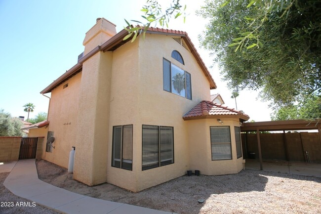 Building Photo - 924 E Manor Dr