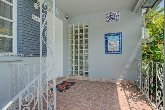 Building Photo - 7601 SW 59th Ct