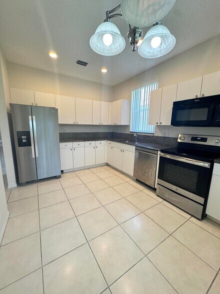 Building Photo - 10895 Fillmore Dr