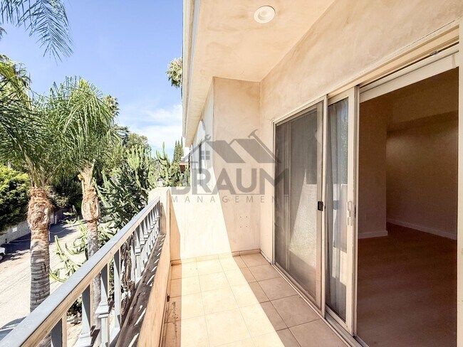 Building Photo - 10849 Fruitland Dr