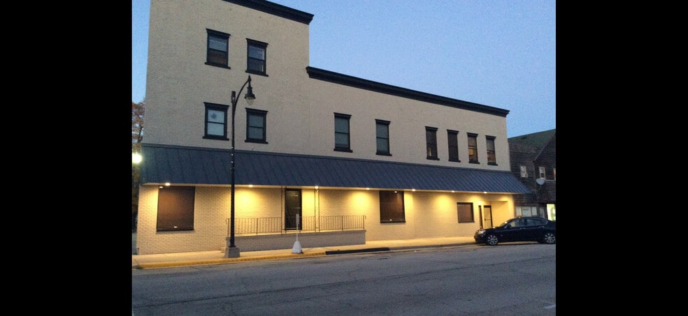 Front of building - 127 W Taylor St