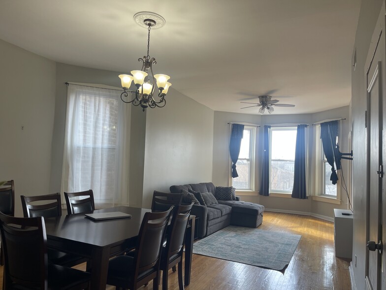 Building Photo - 1339 N Western Ave